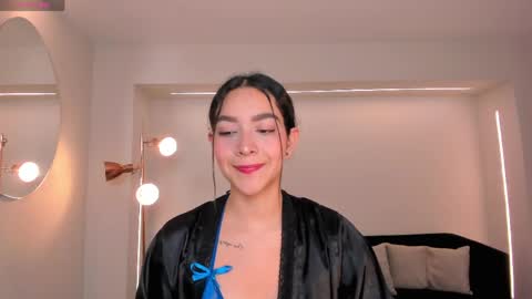 Snapshot of sophiekiss1 chatting on 05-31-26, 12:01 Sophie online show from 05-31-26, 12:01