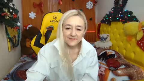 Snapshot of sophiekittyy chatting on 12-03-24, 10:39 sophiekittyy online show from 12-03-24, 10:39