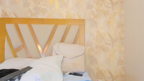 Snapshot of sophiekozlov chatting on 12-27-24, 03:59 Sophie online show from 12-27-24, 03:59