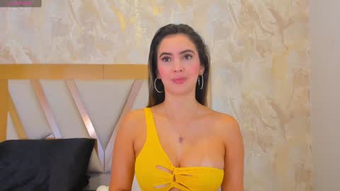 Snapshot of sophiekozlov chatting on 02-08-25, 01:44 Sophie online show from 02-08-25, 01:44