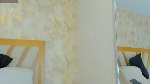 Snapshot of sophiekozlov chatting on 12-19-25, 12:12 Sophie online show from 12-19-25, 12:12