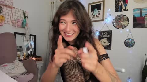 Snapshot of sophieluck chatting on 12-18-24, 07:36 Sophie online show from 12-18-24, 07:36