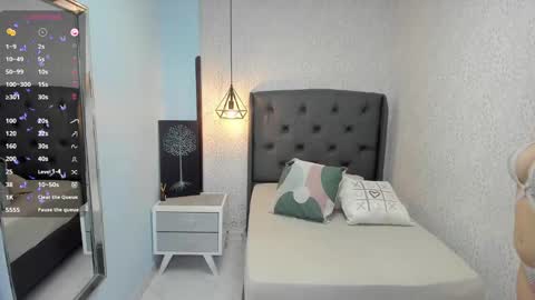 Sophie  online show from 02-05-25, 01:00