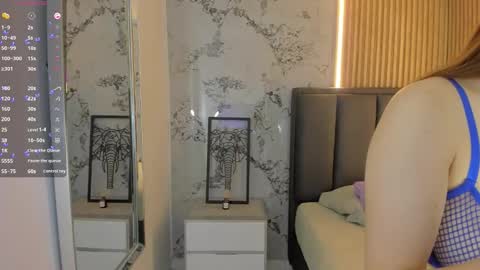 Sophie  online show from 10-22-25, 12:49