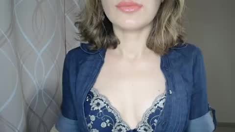Sophiemisss online show from 12-17-25, 11:49