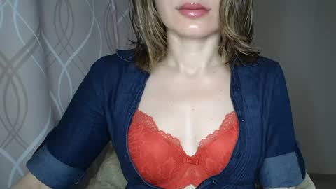 Snapshot of sophiemisss chatting on 05-15-26, 05:14 Sophiemisss online show from 05-15-26, 05:14