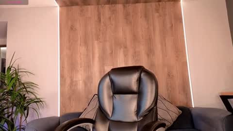 Snapshot of sophiepalmerx chatting on 01-27-25, 03:50 Sophie Palmer online show from 01-27-25, 03:50