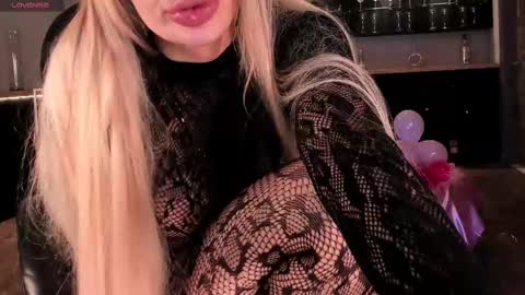 Snapshot of sophiepalmerx chatting on 02-14-25, 05:03 Sophie Palmer online show from 02-14-25, 05:03