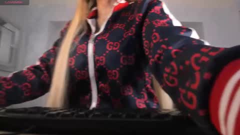 Snapshot of sophiepalmerx chatting on 02-18-25, 01:55 Sophie Palmer online show from 02-18-25, 01:55