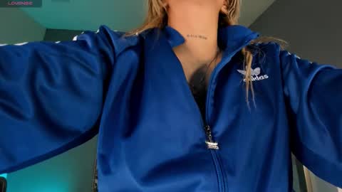 Snapshot of sophiepalmerx chatting on 10-30-25, 11:00 Sophie Palmer online show from 10-30-25, 11:00