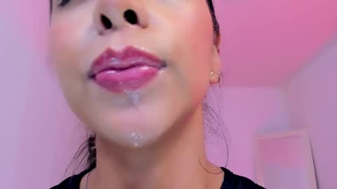 Snapshot of sophierooy chatting on 05-05-26, 02:30 sophierooy online show from 05-05-26, 02:30