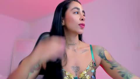 Snapshot of sophierooy chatting on 05-08-26, 01:16 sophierooy online show from 05-08-26, 01:16