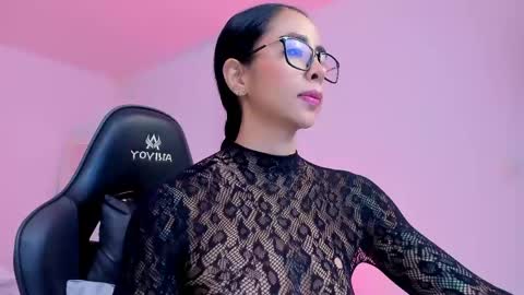 Snapshot of sophierooy chatting on 05-12-26, 12:13 sophierooy online show from 05-12-26, 12:13
