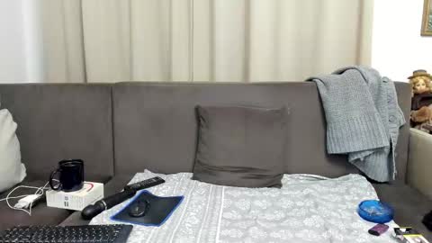 Sofia online show from 10-17-25, 04:04