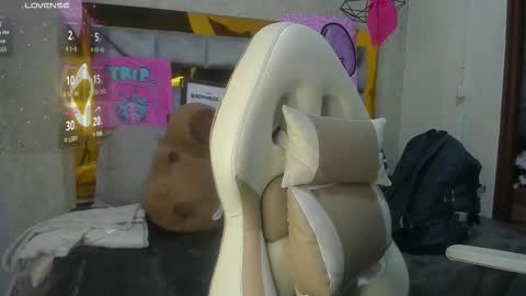 Snapshot of sophievv chatting on 11-23-25, 08:08 Sophie online show from 11-23-25, 08:08