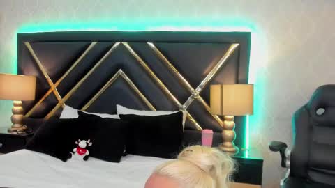 SophieWinslow online show from 02-17-25, 06:48