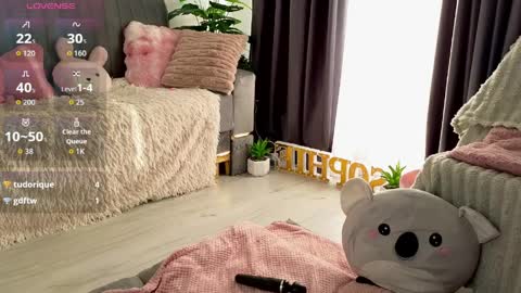 Sophie online show from 04-09-26, 05:29