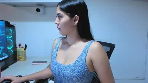 Snapshot of sophiie_blakee chatting on 05-11-26, 12:16 Sophiee online show from 05-11-26, 12:16