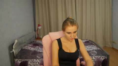 Sophi online show from 10-21-25, 03:24