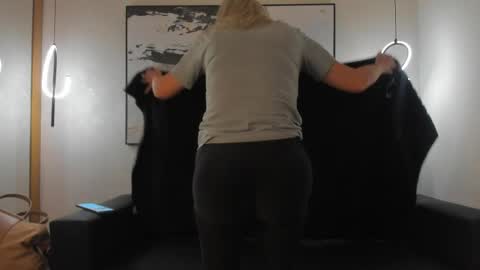 Sophi online show from 04-27-26, 10:57