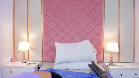 Sophie online show from 02-21-25, 06:48