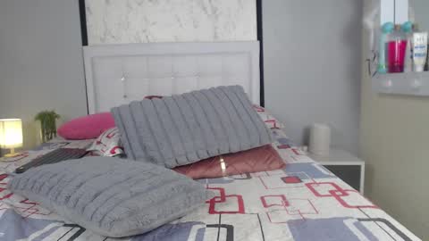 Sofia  online show from 12-20-24, 04:14