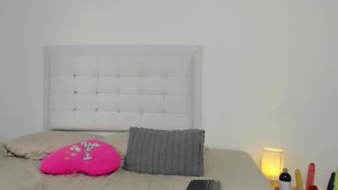 Sofia  online show from 10-29-25, 10:44