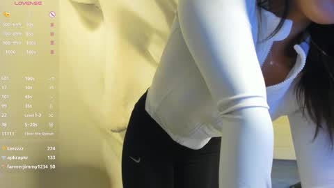 Mia online show from 03-08-25, 12:41