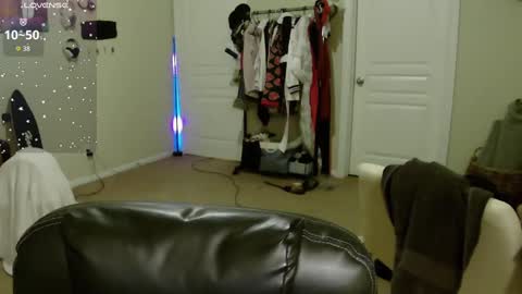 Snapshot of southerbunny chatting on 09-23-25, 11:02 Bunnydathug online show from 09-23-25, 11:02