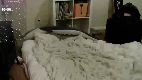 Snapshot of southerbunny chatting on 10-18-25, 09:21 Bunnydathug online show from 10-18-25, 09:21