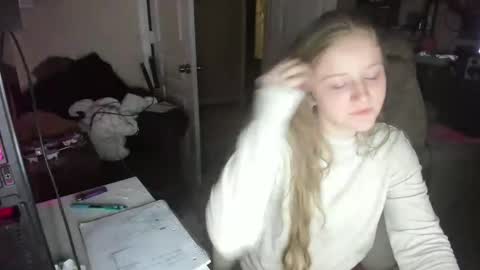 Snapshot of southerbunny chatting on 11-27-25, 12:13 Bunnydathug online show from 11-27-25, 12:13