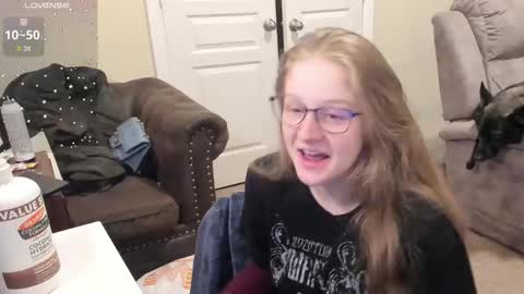 Snapshot of southerbunny chatting on 12-15-25, 08:51 Bunnydathug online show from 12-15-25, 08:51