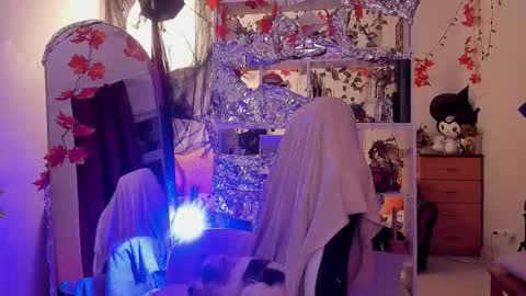 Leah online show from 12-02-25, 04:51