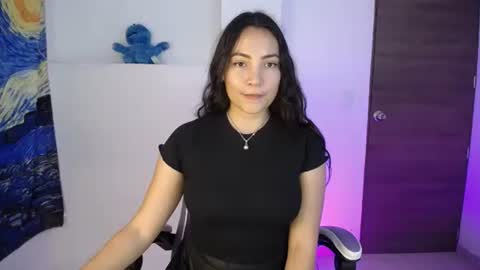 Snapshot of sowet00 chatting on 10-22-25, 11:04 Ana  online show from 10-22-25, 11:04