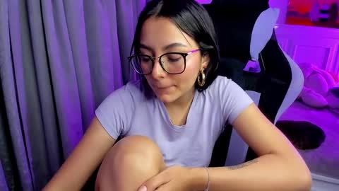 Snapshot of soy___lili chatting on 02-14-25, 01:45 Lili online show from 02-14-25, 01:45