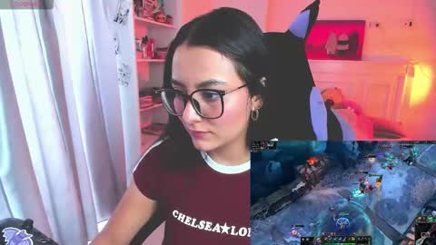 Snapshot of soy___lili chatting on 11-06-25, 08:32 Lili online show from 11-06-25, 08:32