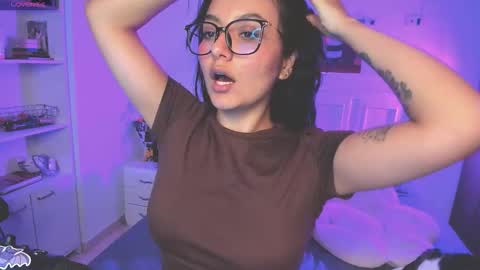 Snapshot of soy___lili chatting on 11-08-25, 05:40 Lili online show from 11-08-25, 05:40