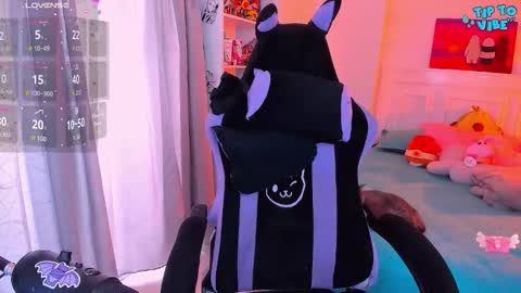 Snapshot of soy___lili chatting on 11-18-25, 09:19 Lili online show from 11-18-25, 09:19