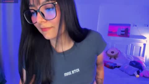 Snapshot of soy___lili chatting on 12-02-25, 12:27 Lili online show from 12-02-25, 12:27