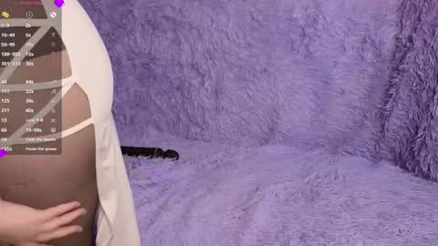 Snapshot of soy_milk chatting on 03-07-25, 06:22 Nicole online show from 03-07-25, 06:22