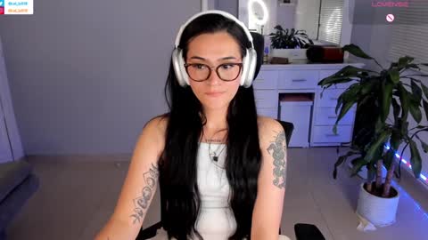 Snapshot of soyabby_ chatting on 01-19-25, 11:43 Luisa online show from 01-19-25, 11:43