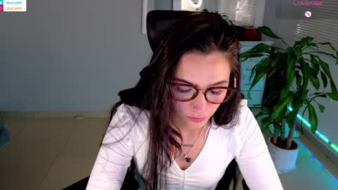 Snapshot of soyabby_ chatting on 01-24-25, 12:09 Luisa online show from 01-24-25, 12:09