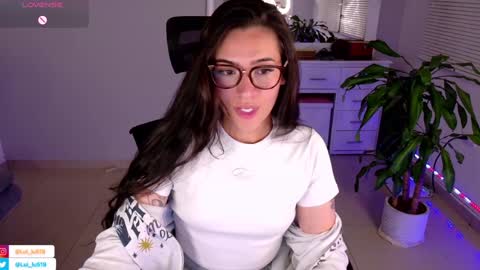 Snapshot of soyabby_ chatting on 01-27-25, 12:43 Luisa online show from 01-27-25, 12:43