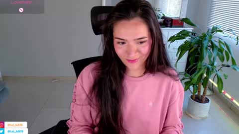 Snapshot of soyabby_ chatting on 01-27-25, 10:06 Luisa online show from 01-27-25, 10:06