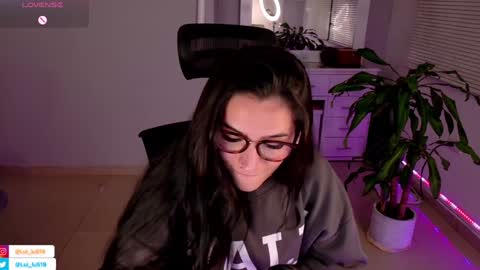 Snapshot of soyabby_ chatting on 01-31-25, 12:06 Luisa online show from 01-31-25, 12:06