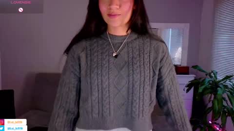 Snapshot of soyabby_ chatting on 02-11-25, 10:50 Luisa online show from 02-11-25, 10:50