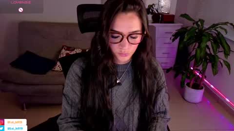 Snapshot of soyabby_ chatting on 02-12-25, 10:59 Luisa online show from 02-12-25, 10:59