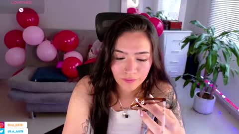 Snapshot of soyabby_ chatting on 02-16-25, 10:21 Luisa online show from 02-16-25, 10:21