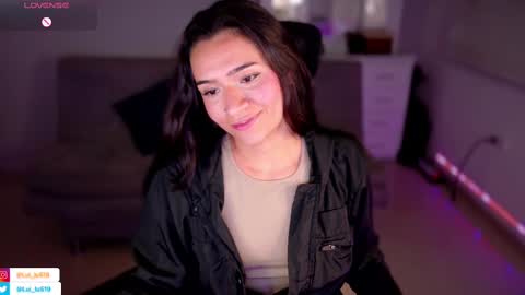 Snapshot of soyabby_ chatting on 02-28-25, 02:31 Luisa online show from 02-28-25, 02:31