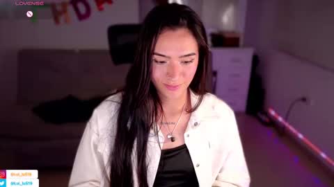 Snapshot of soyabby_ chatting on 03-06-25, 12:21 Luisa online show from 03-06-25, 12:21